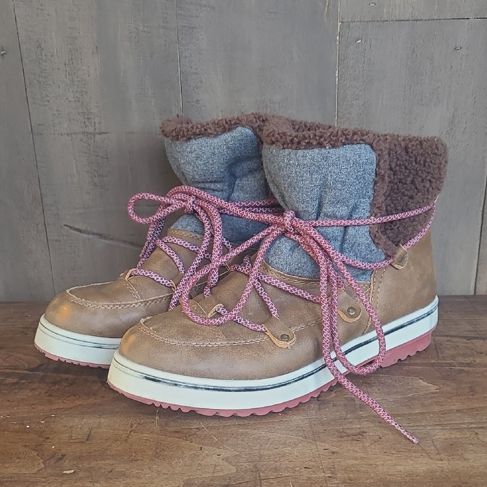 Maurice's Mandy Adventure Boot Women's sz 9.5 Brown Sherp Lace Up Duck Boot